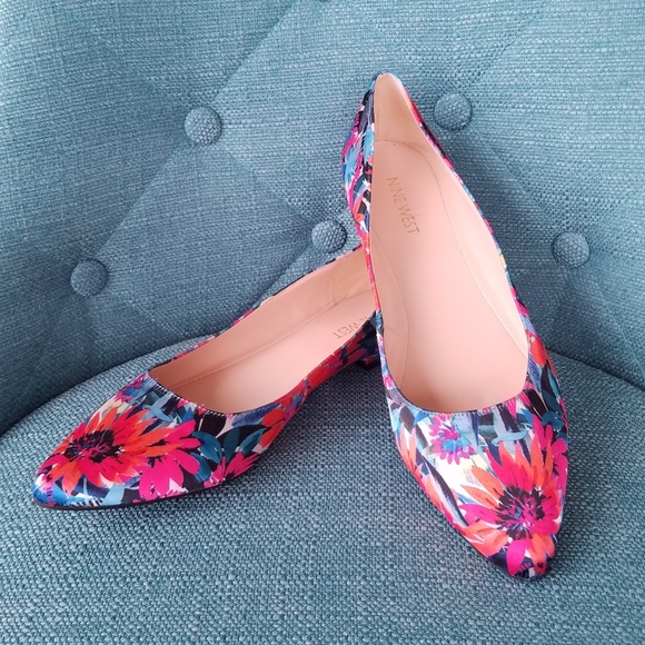nine west floral flats